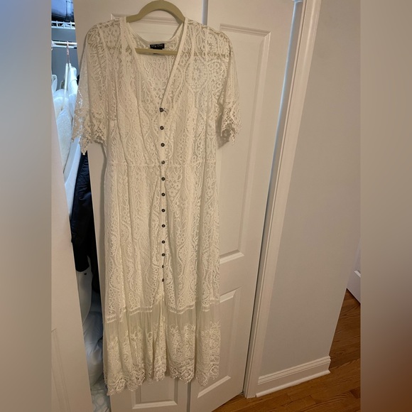 City chic Summer Lace Maxi Dress - wore once - Picture 5 of 6